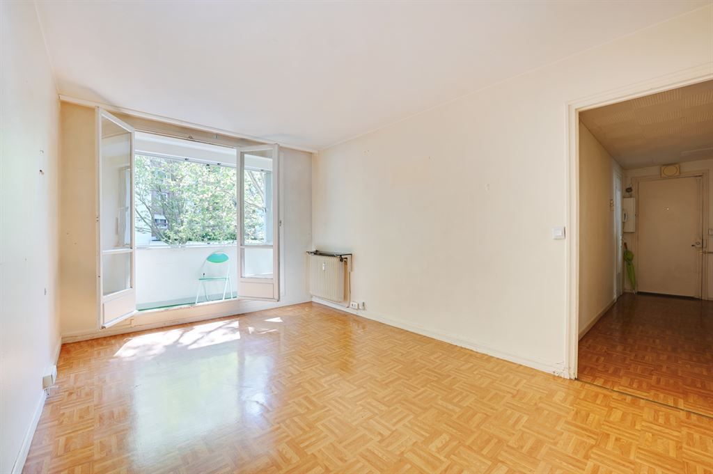 2 bedrooms Apartment in Paris, France No. 175422