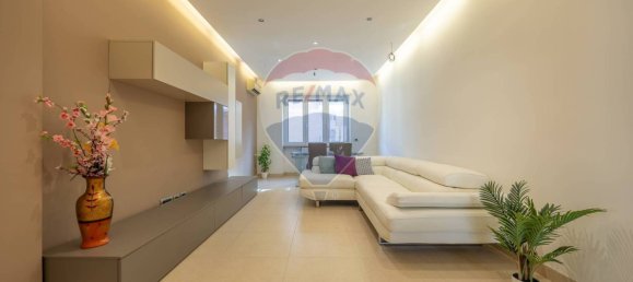 3 bedrooms Apartment in Rome, Italy No. 373304 2