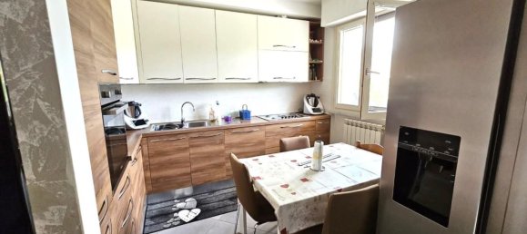 3 rooms Apartment in Carrara, Italy No. 31108 4