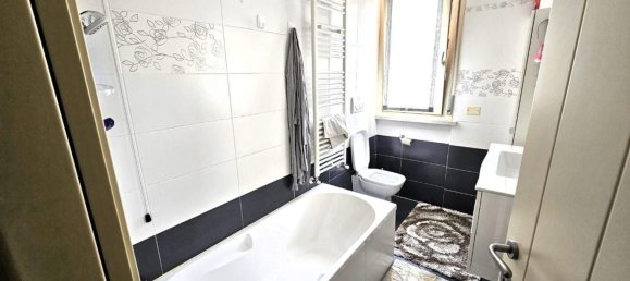 3 rooms Apartment in Carrara, Italy No. 31108 9