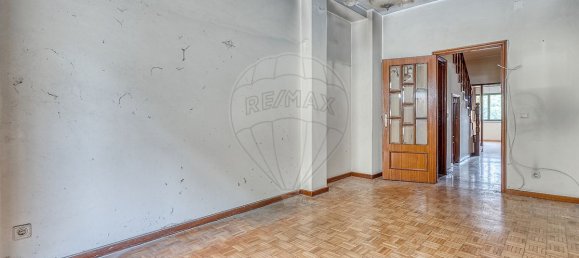9 bedrooms Building in Porto, Portugal No. 136052 4