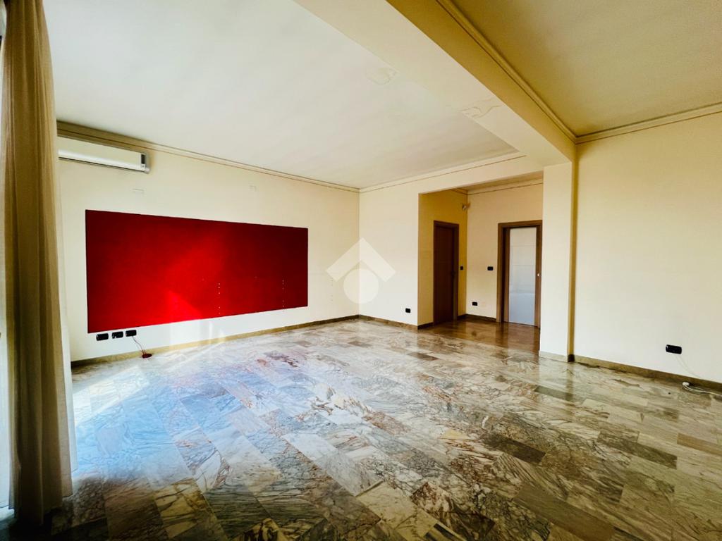 Квартира с 2 спальнями в Мантуя, Италия № 378838