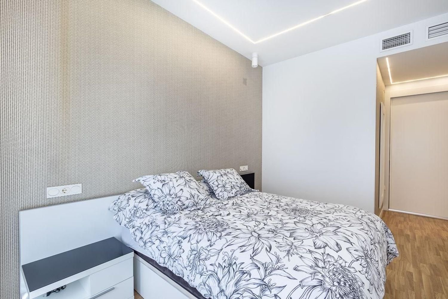 2 bedrooms Apartment in Granada, Spain No. 23270