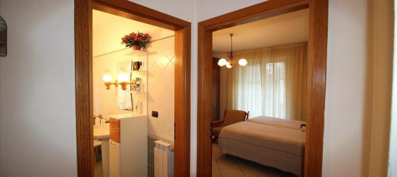 3 rooms Apartment in Montepulciano, Italy No. 222221 10