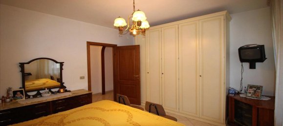 3 rooms Apartment in Montepulciano, Italy No. 222221 9