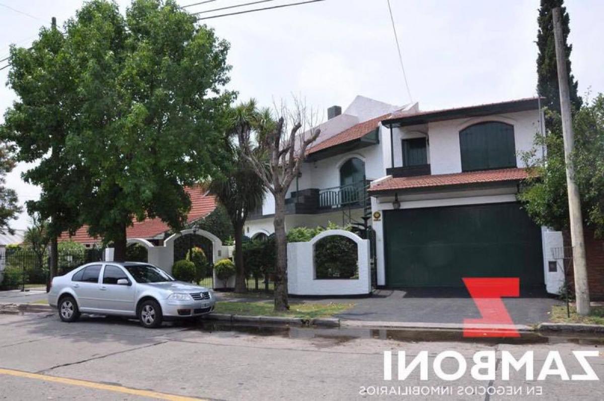 4 bedrooms House in Mar del Plata, Argentina No. 76536