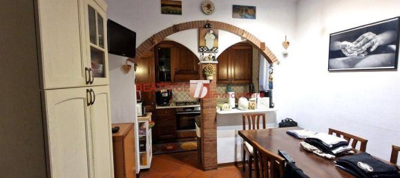 Villa de 3 dormitorios en Lucca, Italy No. 94550 8