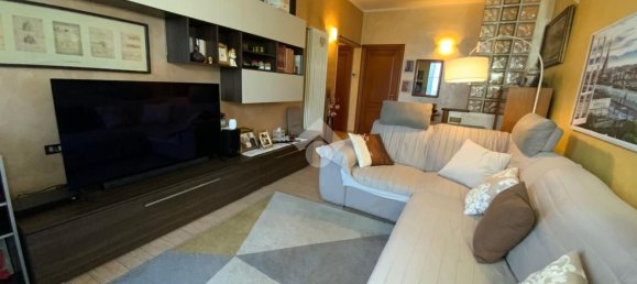 5 rooms Apartment in Turin, Italy No. 1818 4