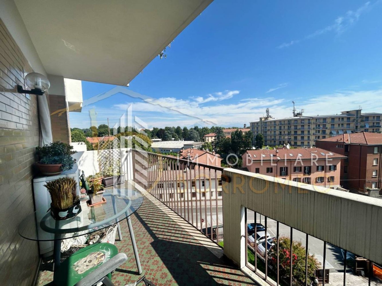 Apartamento de 2 dormitorios en Monza, Italy No. 286814