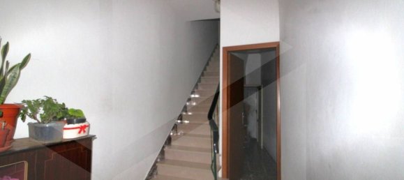 Дом с 7 комнатами в Монтополи ин Валь д’Арно, Италия № 23029 3