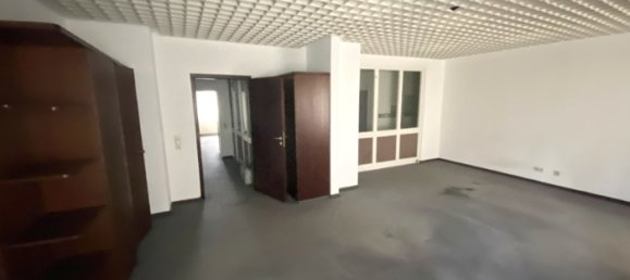 Здание с 35 комнатами в Arzberg, Германия № 33545 11