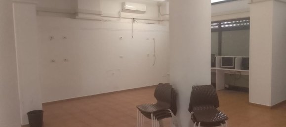 140m² Commercial property in Taranto, Italy No. 342035 4