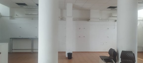 140m² Commercial property in Taranto, Italy No. 342035 15