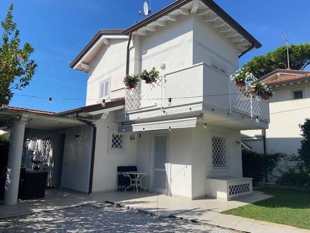 8 rooms Villa in Forte dei Marmi, Italy No. 175764