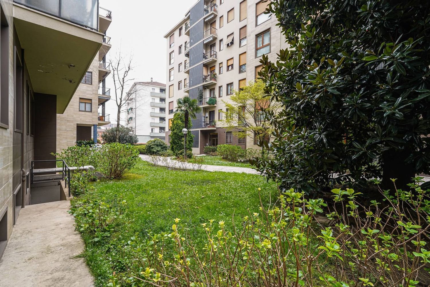 8 rooms Apartment in Bergamo, Italy No. 98050