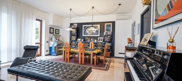 8 rooms Apartment in Bergamo, Italy No. 98050 3