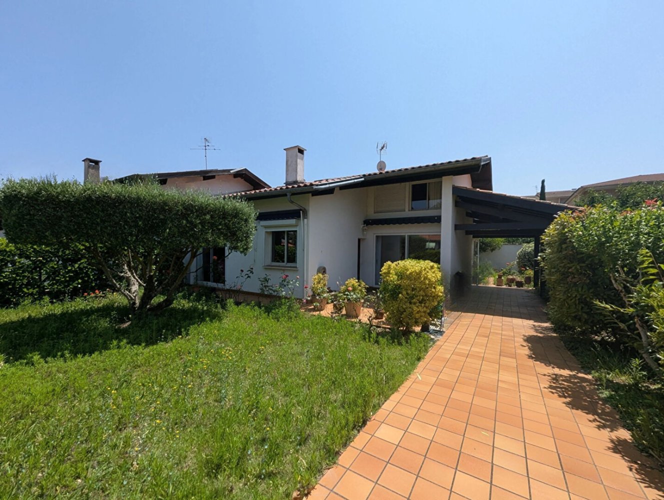 Casa de 3 dormitorios en Haute-Garonne, France No. 278468