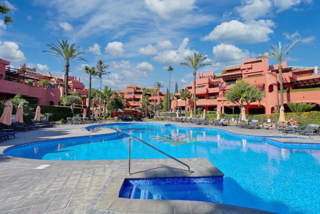 3 bedrooms Apartment in Estepona, Spain No. 132051