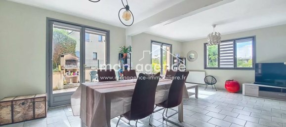 3 bedrooms House in Grand-Couronne, France No. 333555 3