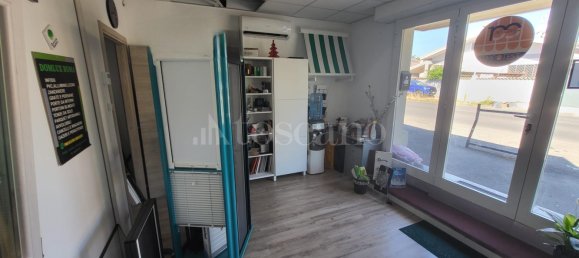 3 rooms Commercial property in Rome, Italy No. 349589 3