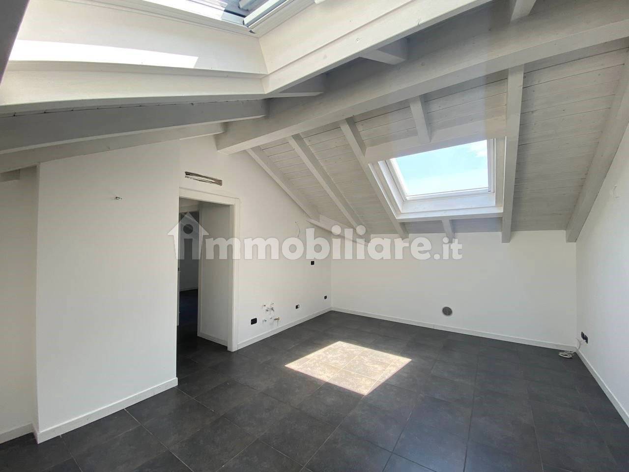 Apartamento de 2 dormitorios en Origgio, Italy No. 391293