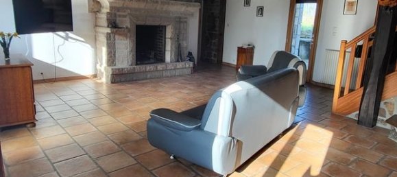 Casa de 4 dormitorios en Yvignac-la-Tour, France No. 258099 3