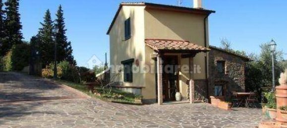 2 bedrooms House in Vinci, Italy No. 158517 4