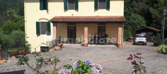 2 bedrooms House in Vinci, Italy No. 158517 2