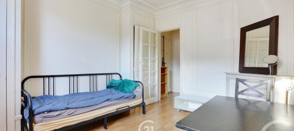 Studio in Paris, France No. 173624 3