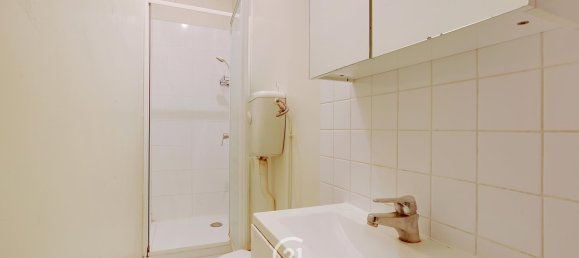 Studio in Paris, France No. 173624 8