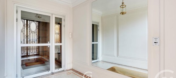 Studio in Paris, France No. 173624 10