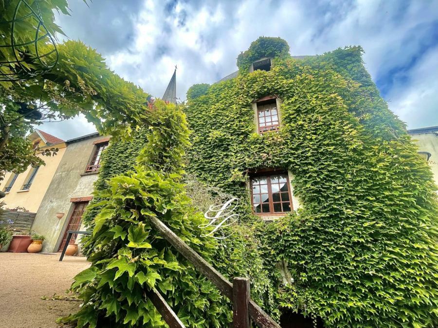 4 bedrooms Castles in Coueron, France No. 359202