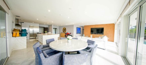 3 dormitorios villa en venta en Miami, Miami-Dade, Florida, USA № 614226 10