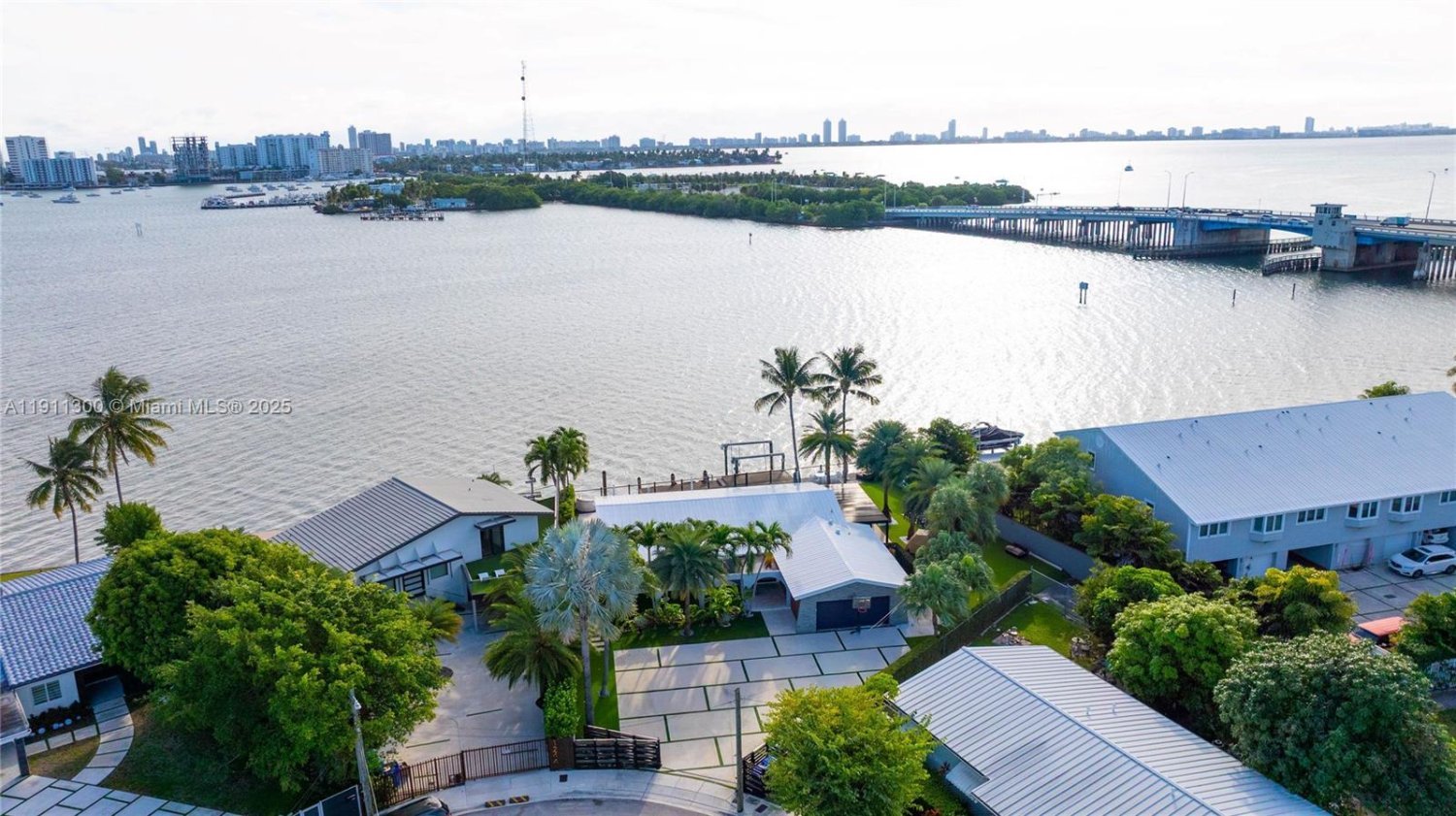 3 dormitorios villa en venta en Miami, Miami-Dade, Florida, USA № 614226