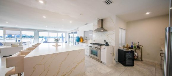 3 dormitorios villa en venta en Miami, Miami-Dade, Florida, USA № 614226 7