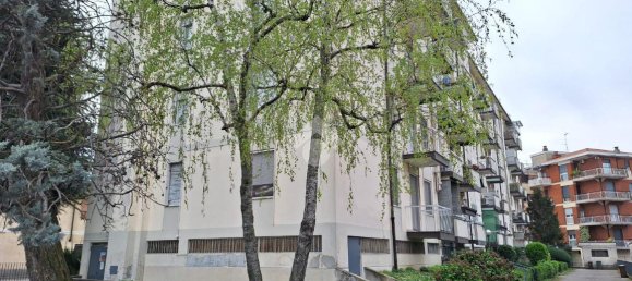 4 rooms Apartment in Magenta, Italy No. 24423 12