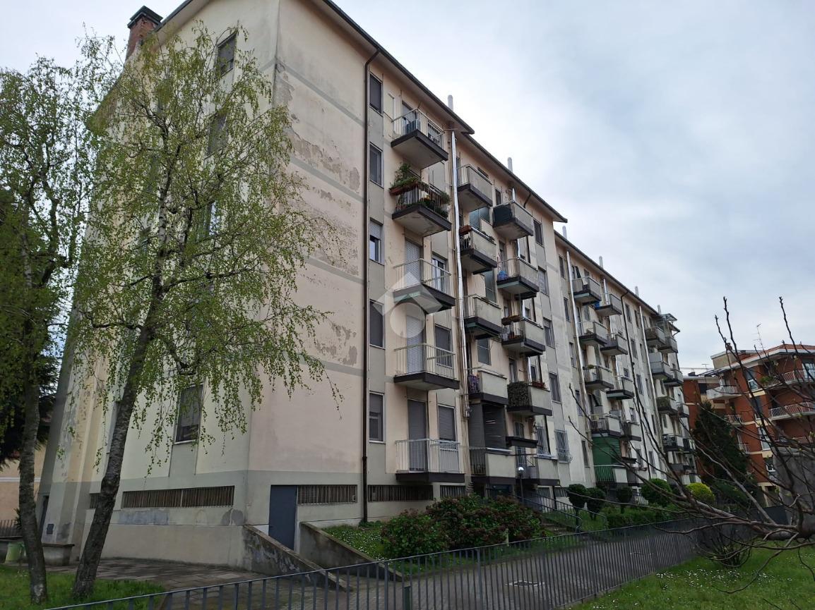 4 rooms Apartment in Magenta, Italy No. 24423