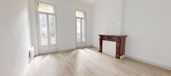 2 bedrooms Apartment in Marseille, France No. 334795 8