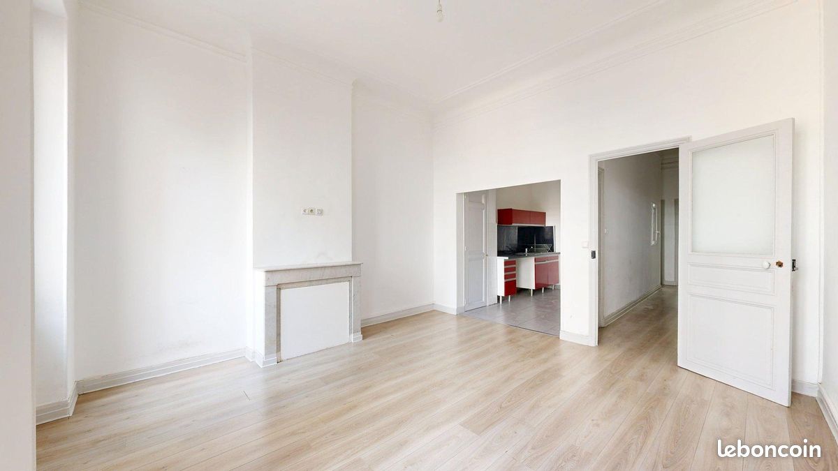 2 bedrooms Apartment in Marseille, France No. 334795