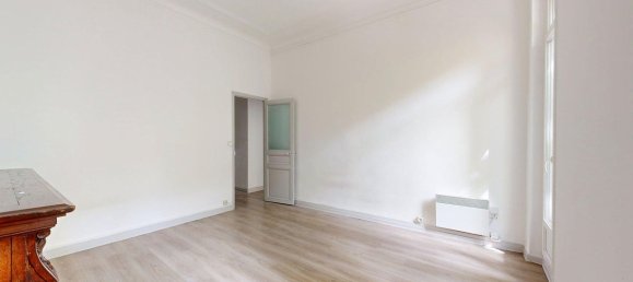 2 bedrooms Apartment in Marseille, France No. 334795 2