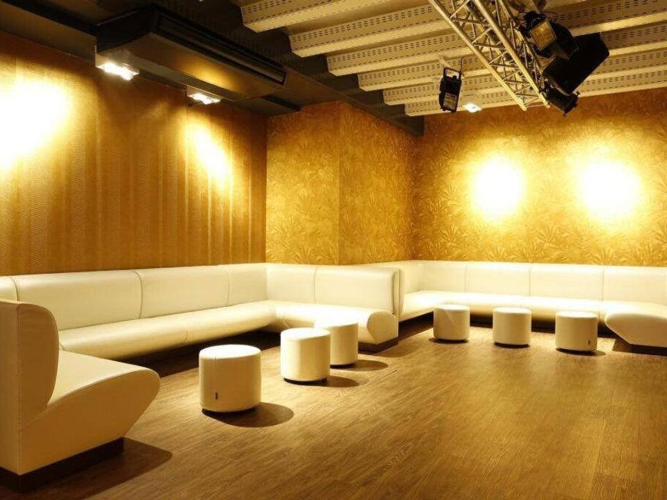 Propriété commerciale à Lloret de Mar, Spain 776m² No. 270171