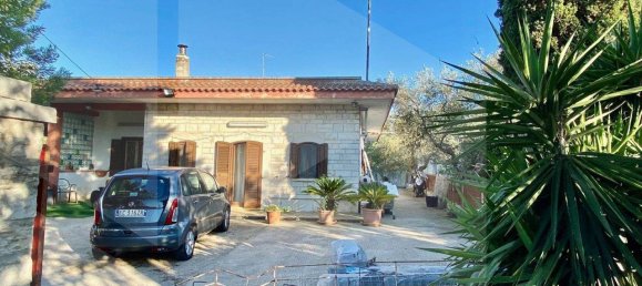 5 rooms Villa in Bitonto, Italy No. 24999 4
