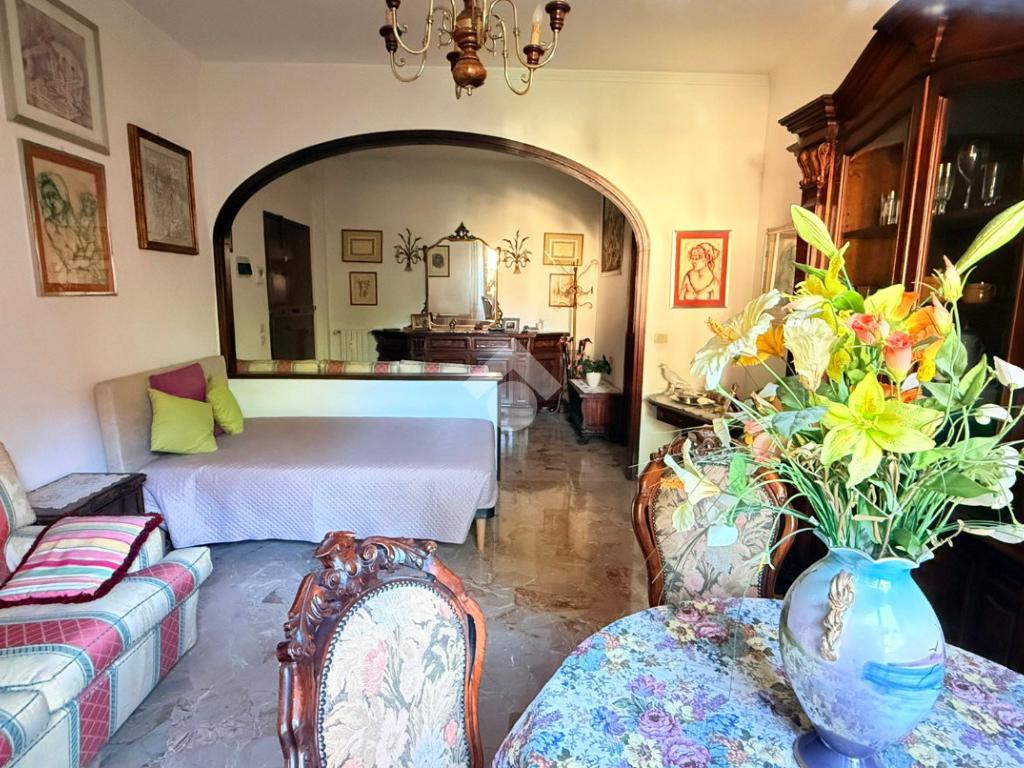 2 Schlafzimmer Wohnung in Florence, Italy, Nr. 353922