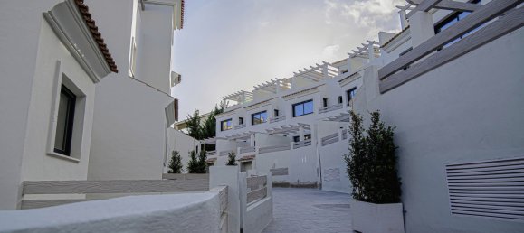 3 bedrooms Townhouse in Estepona, Spain No. 4630 21