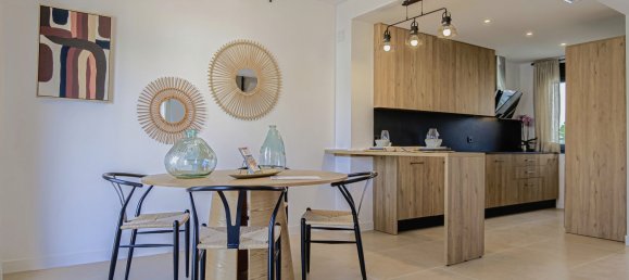 3 bedrooms Townhouse in Estepona, Spain No. 4630 5