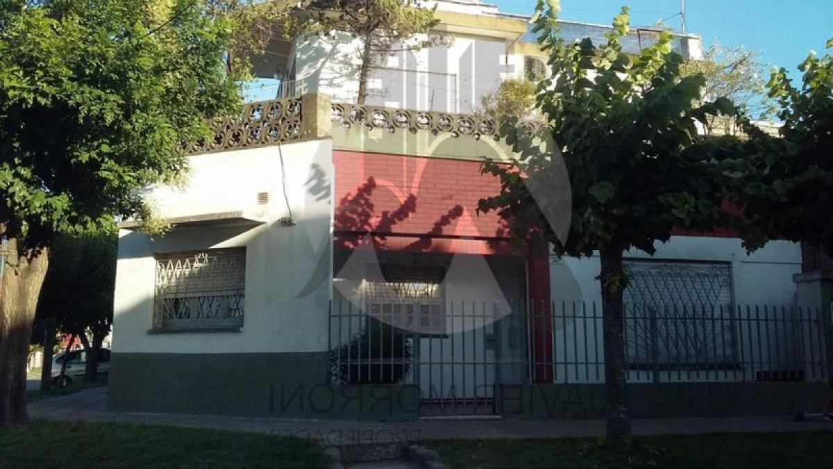 Дом с 4 спальнями в Морон, Аргентина № 101170