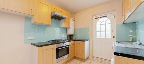 2 bedrooms Apartment in London, United Kingdom No. 6394 2