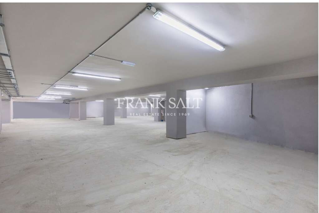 612m² Office in Saint Julian's, Malta No. 12261