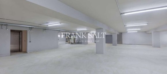 612m² Office in Saint Julian's, Malta No. 12261 16