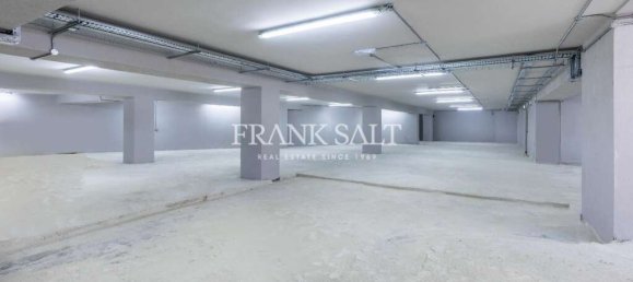 612m² Office in Saint Julian's, Malta No. 12261 12